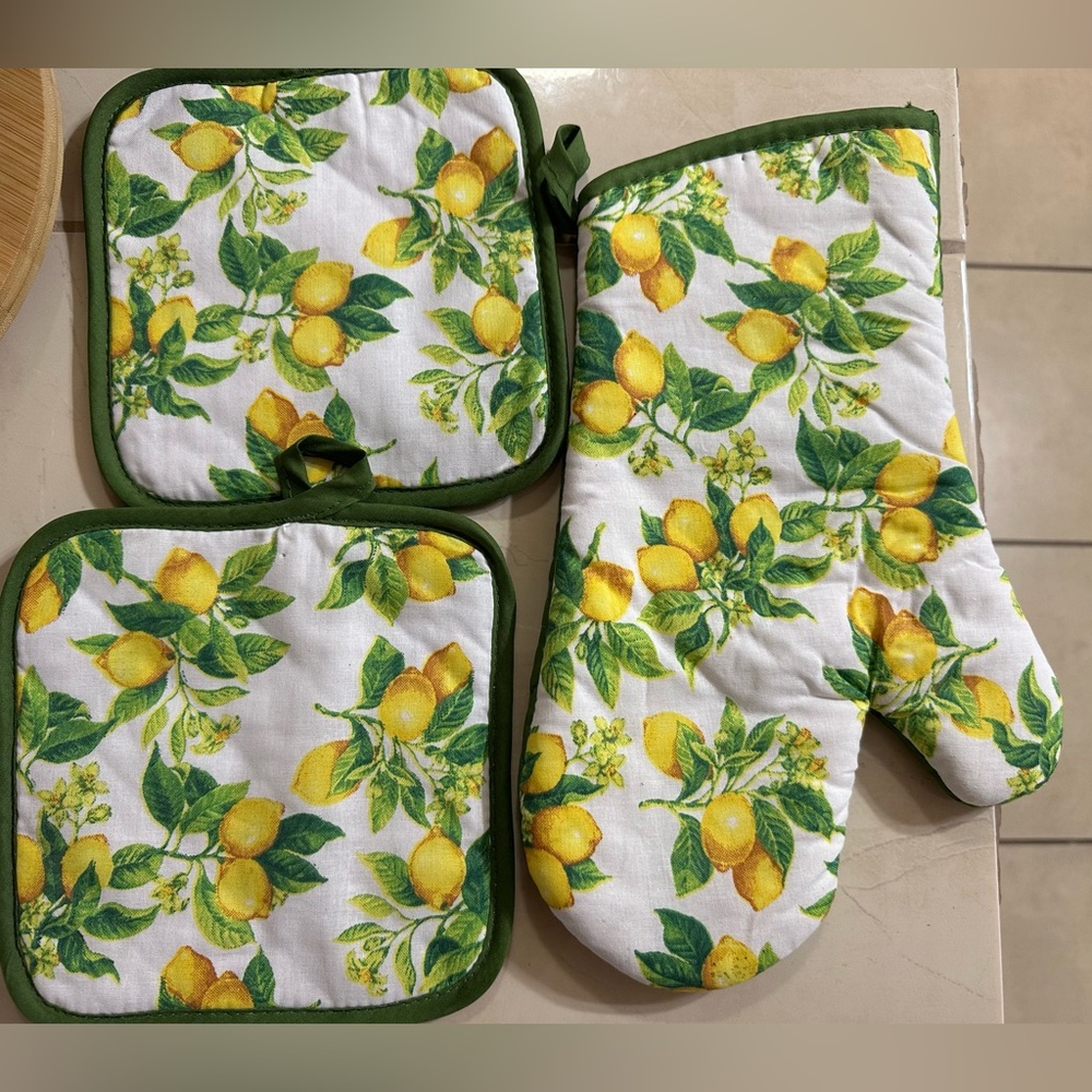 Lemon 🍋 Over mitt & 2 pot holders